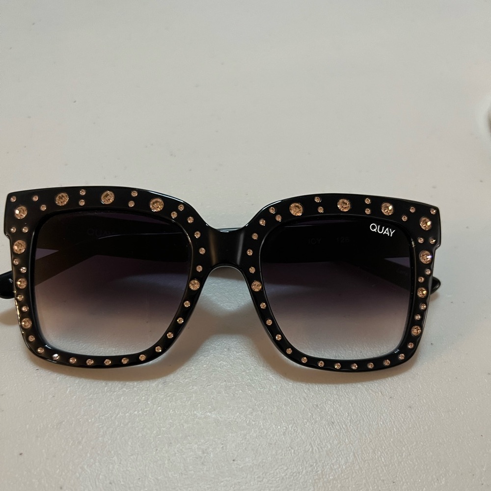 Quay oversized sunglasses